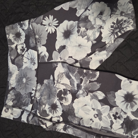 Old Navy Pants - Old Navy Black and White Floral Leggings